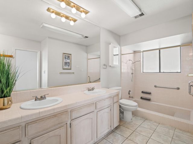 5109 W Menlo Avenue, Fresno, CA 93722