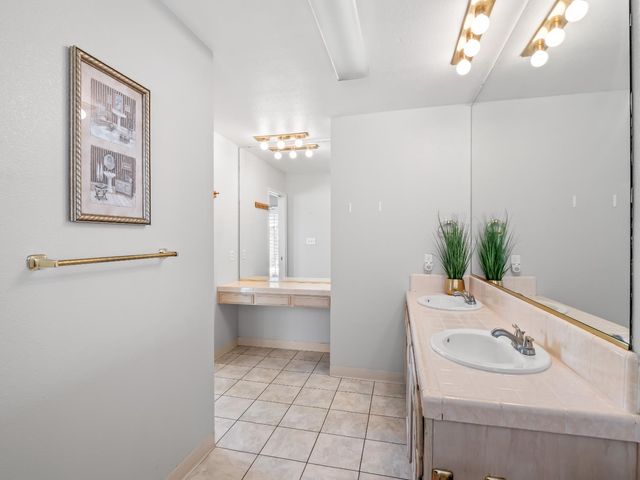 5109 W Menlo Avenue, Fresno, CA 93722