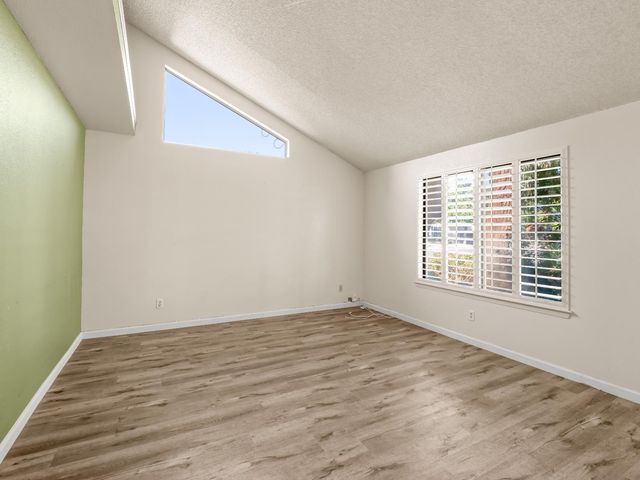 5109 W Menlo Avenue, Fresno, CA 93722