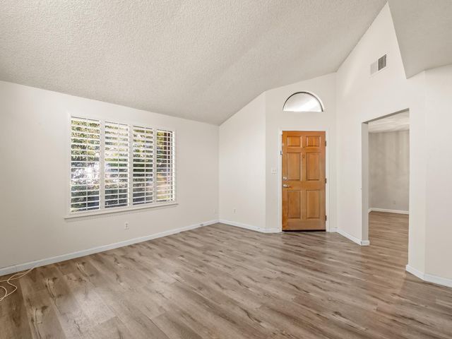 5109 W Menlo Avenue, Fresno, CA 93722