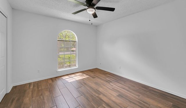 216 Texas Avenue, Hewitt, TX 76643