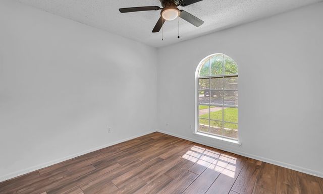 216 Texas Avenue, Hewitt, TX 76643