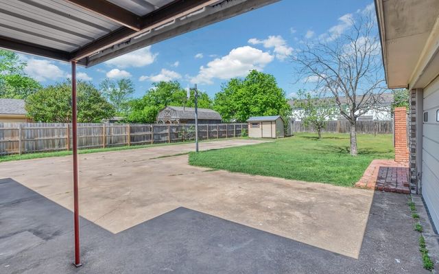 216 Texas Avenue, Hewitt, TX 76643