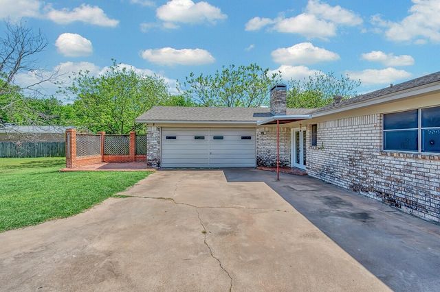 216 Texas Avenue, Hewitt, TX 76643