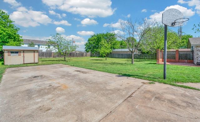 216 Texas Avenue, Hewitt, TX 76643