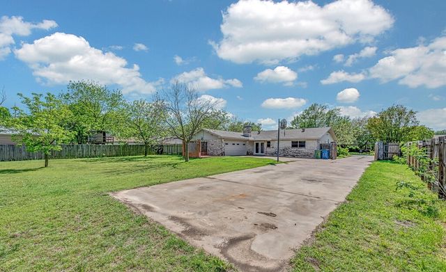 216 Texas Avenue, Hewitt, TX 76643