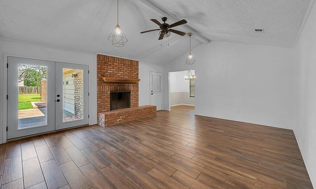 216 Texas Avenue, Hewitt, TX 76643