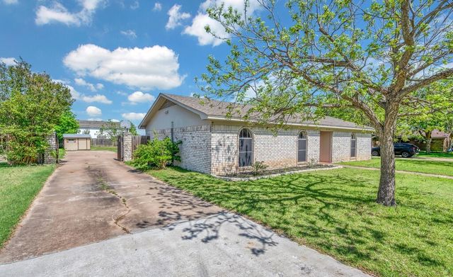 216 Texas Avenue, Hewitt, TX 76643