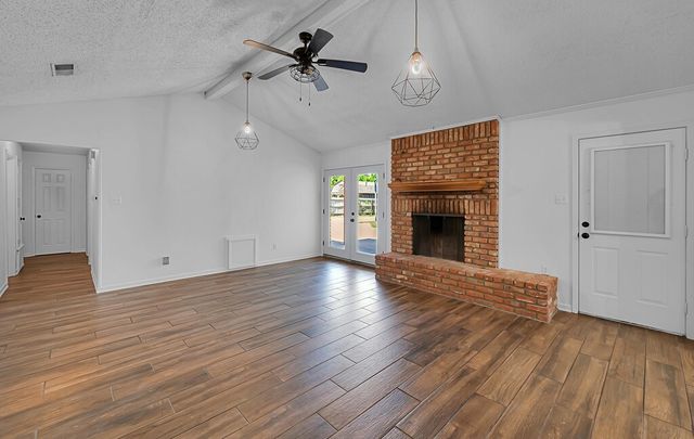 216 Texas Avenue, Hewitt, TX 76643