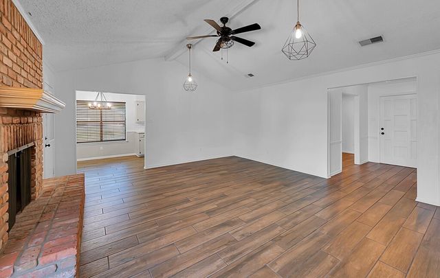 216 Texas Avenue, Hewitt, TX 76643