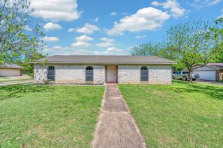 216 Texas Avenue, Hewitt, TX 76643