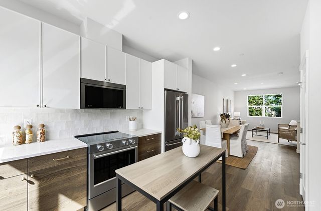 749 7th Avenue NW, Issaquah, WA 98027