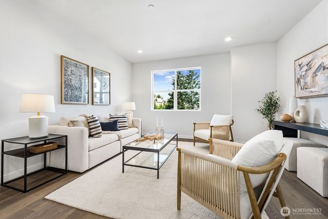 749 7th Avenue NW, Issaquah, WA 98027