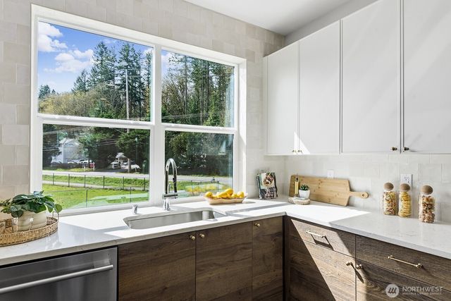 749 7th Avenue NW, Issaquah, WA 98027