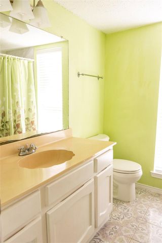 8423 Grand Knolls Drive, Houston, TX 77083