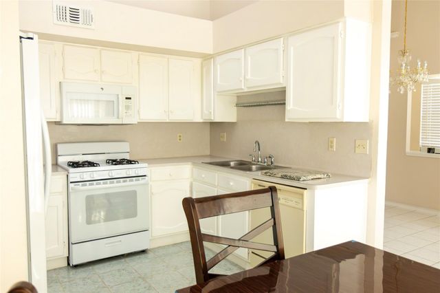 8423 Grand Knolls Drive, Houston, TX 77083