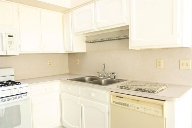 8423 Grand Knolls Drive, Houston, TX 77083