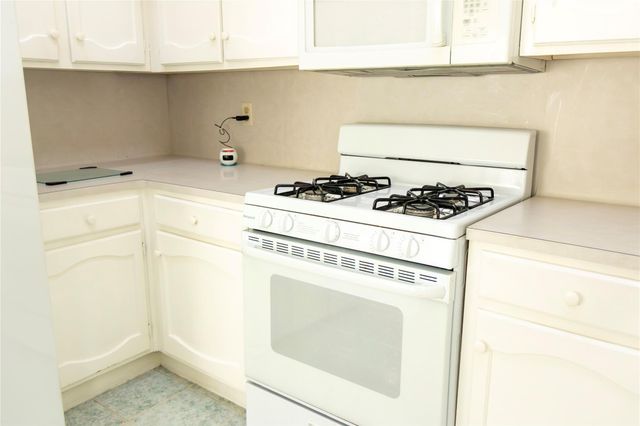 8423 Grand Knolls Drive, Houston, TX 77083