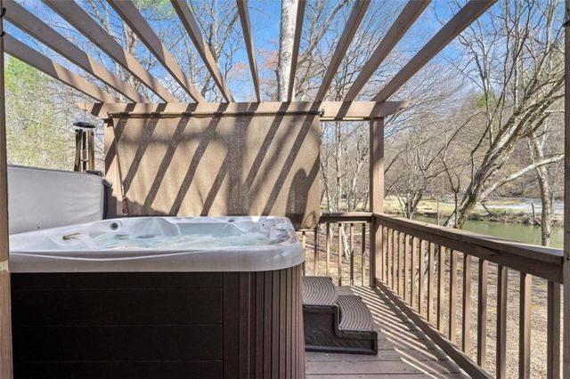 133 Muller Lane, Ellijay, GA 30540