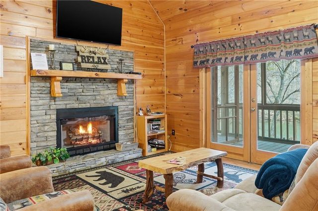 133 Muller Lane, Ellijay, GA 30540