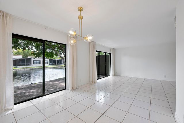 9717 N New River Canal Road 409, Plantation, FL 33324