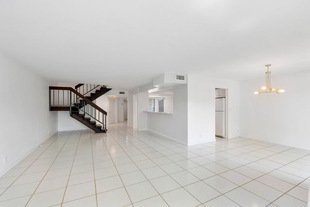 9717 N New River Canal Road 409, Plantation, FL 33324