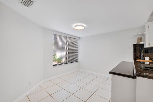 9717 N New River Canal Road 409, Plantation, FL 33324