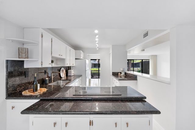 9717 N New River Canal Road 409, Plantation, FL 33324