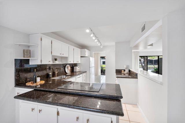 9717 N New River Canal Road 409, Plantation, FL 33324