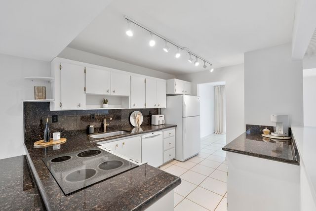 9717 N New River Canal Road 409, Plantation, FL 33324