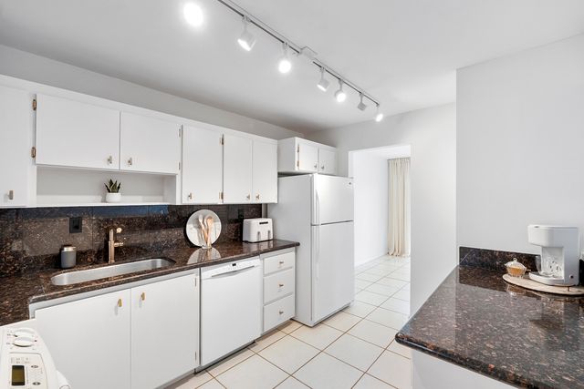 9717 N New River Canal Road 409, Plantation, FL 33324