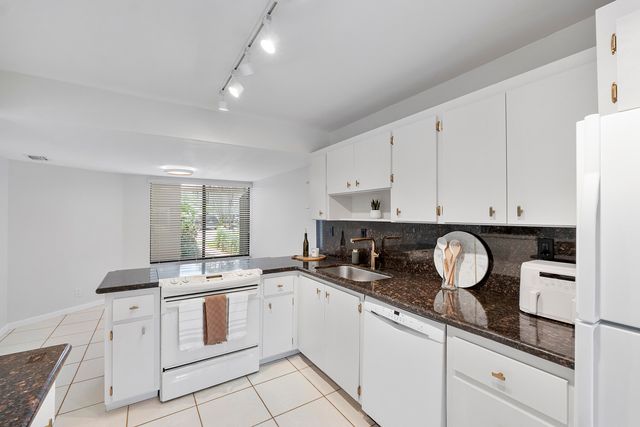 9717 N New River Canal Road 409, Plantation, FL 33324