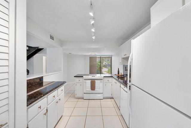 9717 N New River Canal Road 409, Plantation, FL 33324