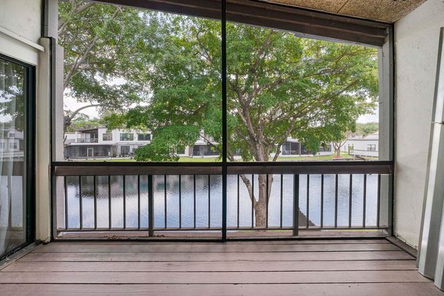 9717 N New River Canal Road 409, Plantation, FL 33324