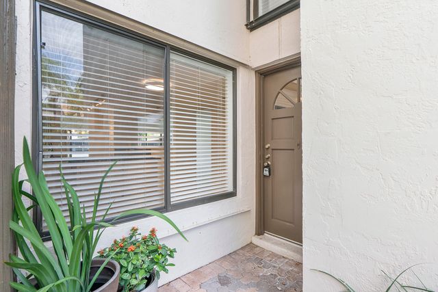 9717 N New River Canal Road 409, Plantation, FL 33324