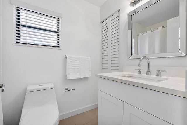 9717 N New River Canal Road 409, Plantation, FL 33324