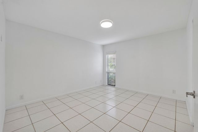 9717 N New River Canal Road 409, Plantation, FL 33324