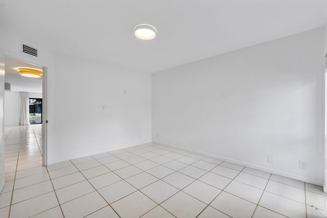9717 N New River Canal Road 409, Plantation, FL 33324