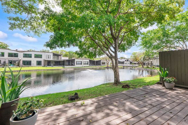 9717 N New River Canal Road 409, Plantation, FL 33324