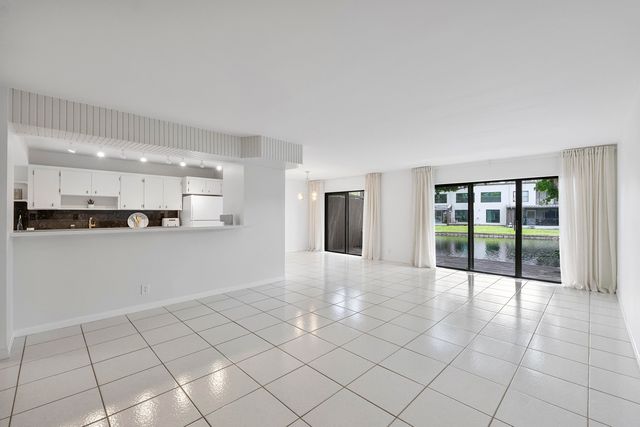 9717 N New River Canal Road 409, Plantation, FL 33324