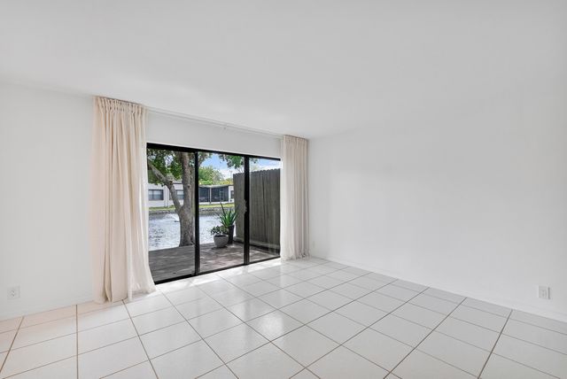 9717 N New River Canal Road 409, Plantation, FL 33324