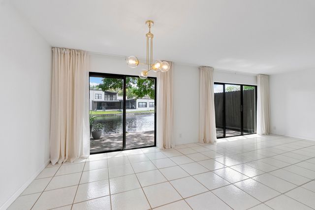 9717 N New River Canal Road 409, Plantation, FL 33324