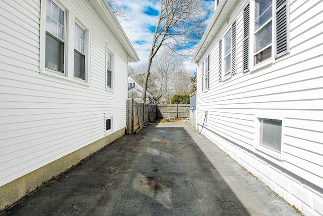 48 Elm Avenue, Fairhaven, MA 02719