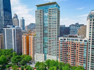 250 E PEARSON Street 2006, Chicago, IL 60611