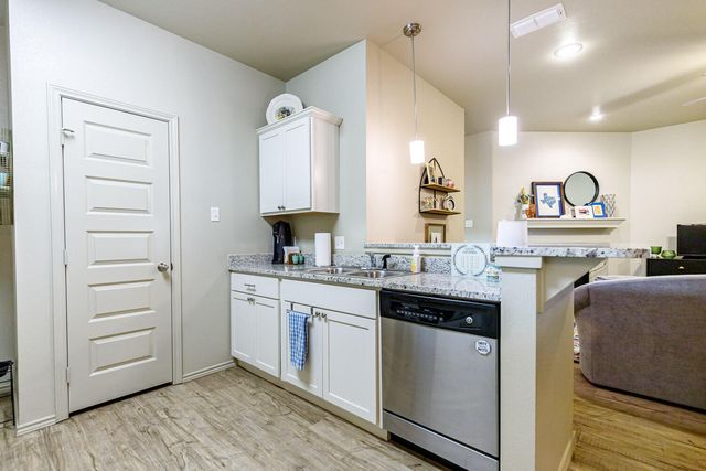 6702 Pontiac Avenue, Lubbock, TX 79424