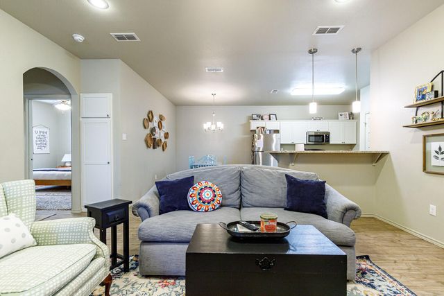 6702 Pontiac Avenue, Lubbock, TX 79424