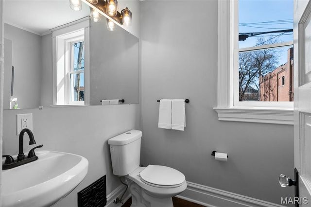 2706 Alhambra Court, St Louis, MO 63118