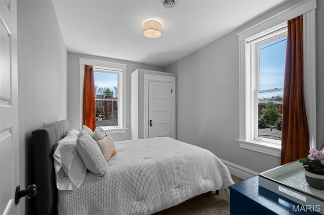 2706 Alhambra Court, St Louis, MO 63118