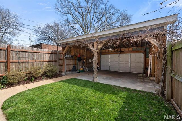 2706 Alhambra Court, St Louis, MO 63118