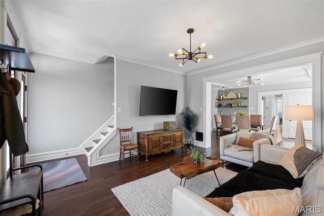 2706 Alhambra Court, St Louis, MO 63118